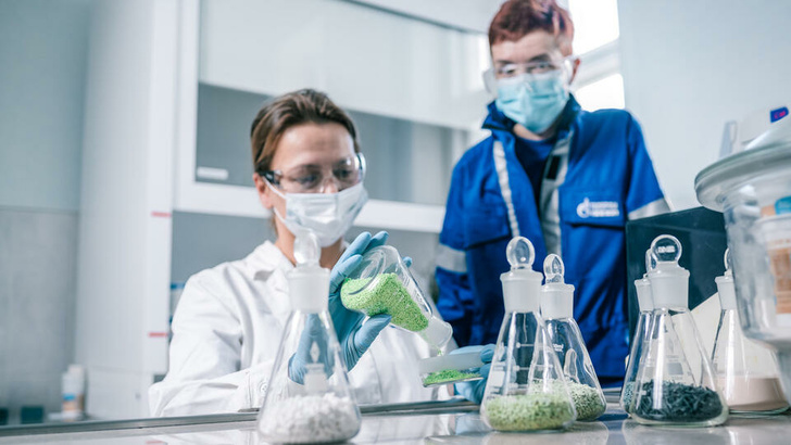 В Омске открыт первый в России и СНГ научно-исследовательский центр испытания катализаторов